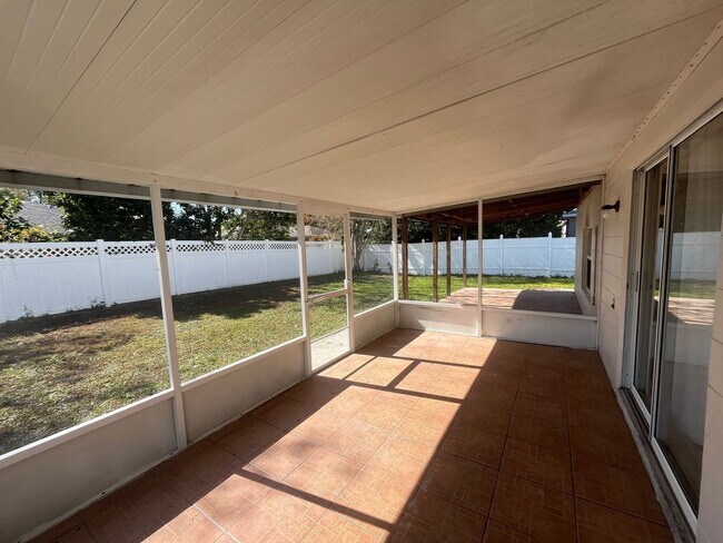 Building Photo - 204 Canterbury Ct