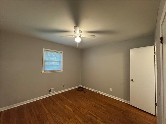 Building Photo - 1224 Skyview Cir SW