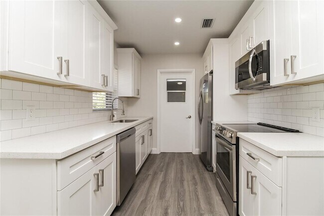 Building Photo - 820 N Florida Ave