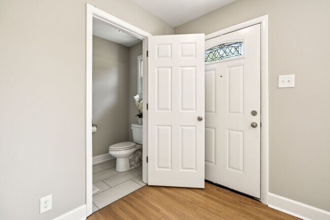 Building Photo - Sango Beauty With Finished Basement!