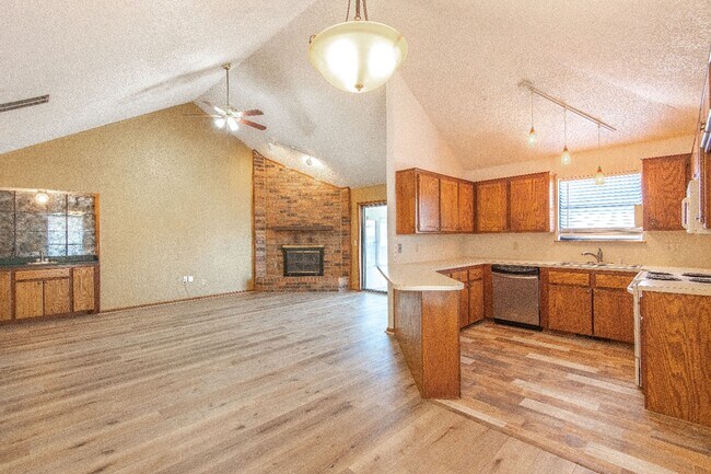 Building Photo - 8425 Timberwood Ln