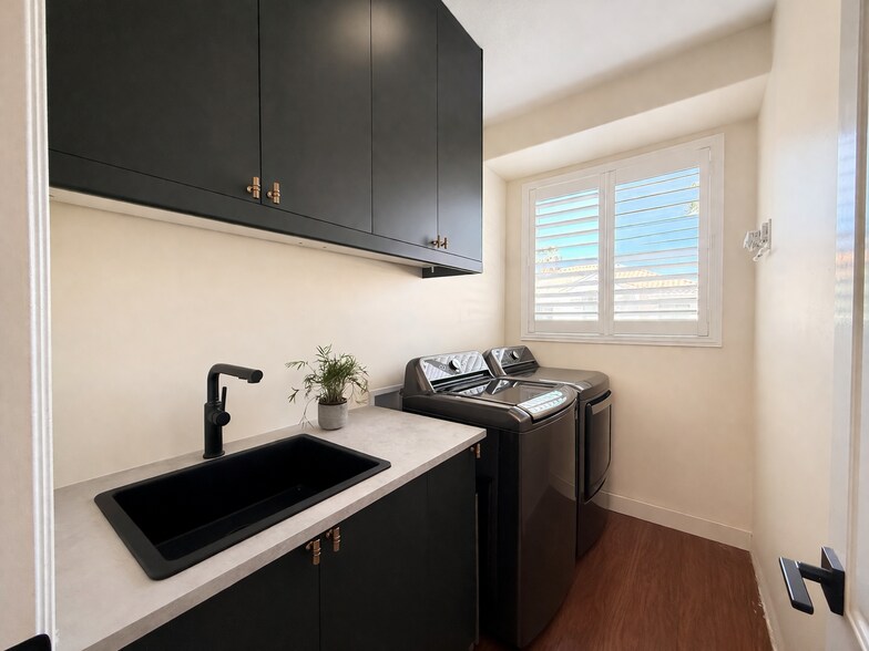 Building Photo - 7629 Valley Green Dr