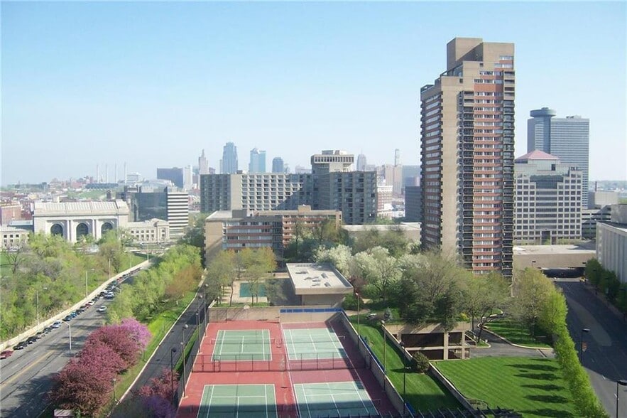 Building Photo - 2525 Main St