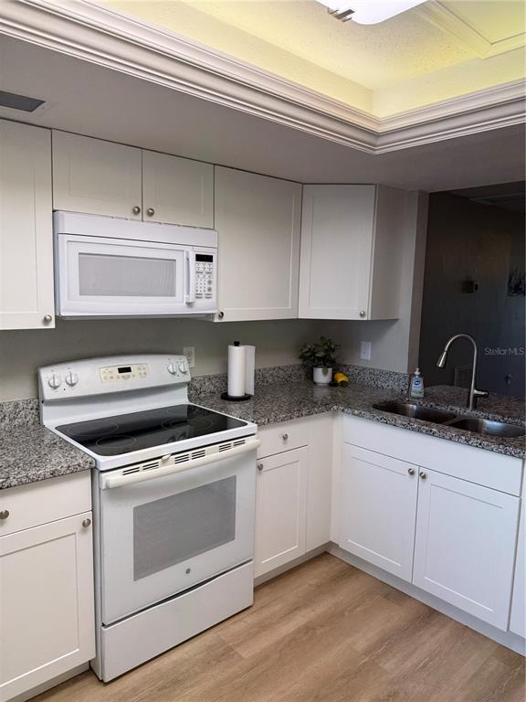 Building Photo - 4711 Santa Barbara Blvd S