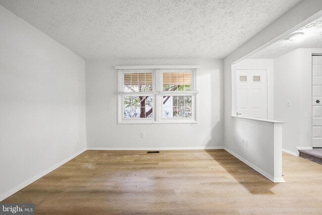 Building Photo - 2916 Bridgehampton Ct