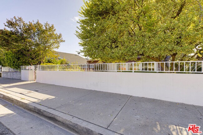 Building Photo - 10529 Mt Gleason Ave