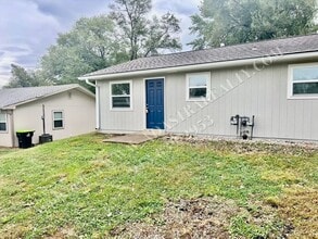 Building Photo - Like New 2 Bed 1 Bath Duplex in Grandview-...