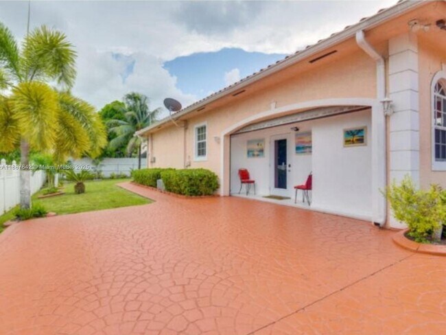 Primary Photo - 3040 NW 215th St