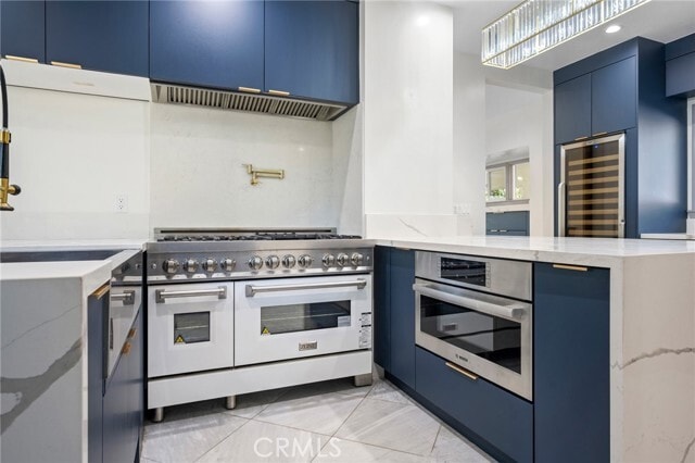 Building Photo - 2065 E Altadena Dr