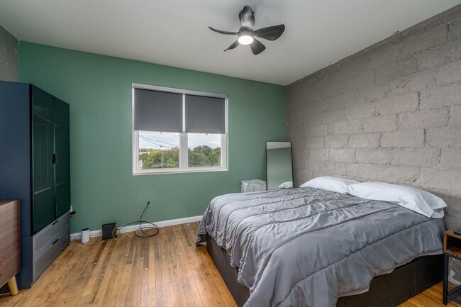 Building Photo - 1055 Parksley Ave