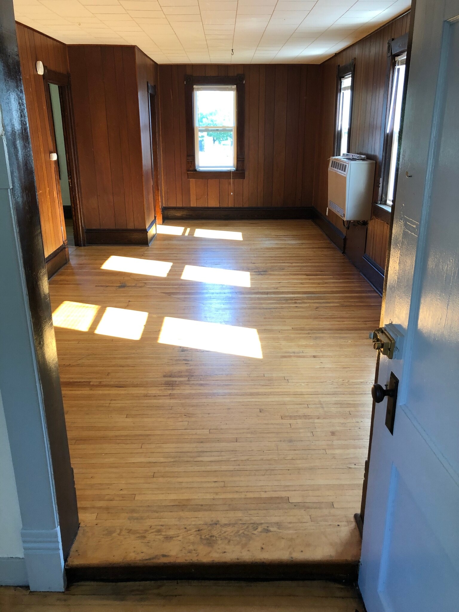Large living room - 251 Maine St
