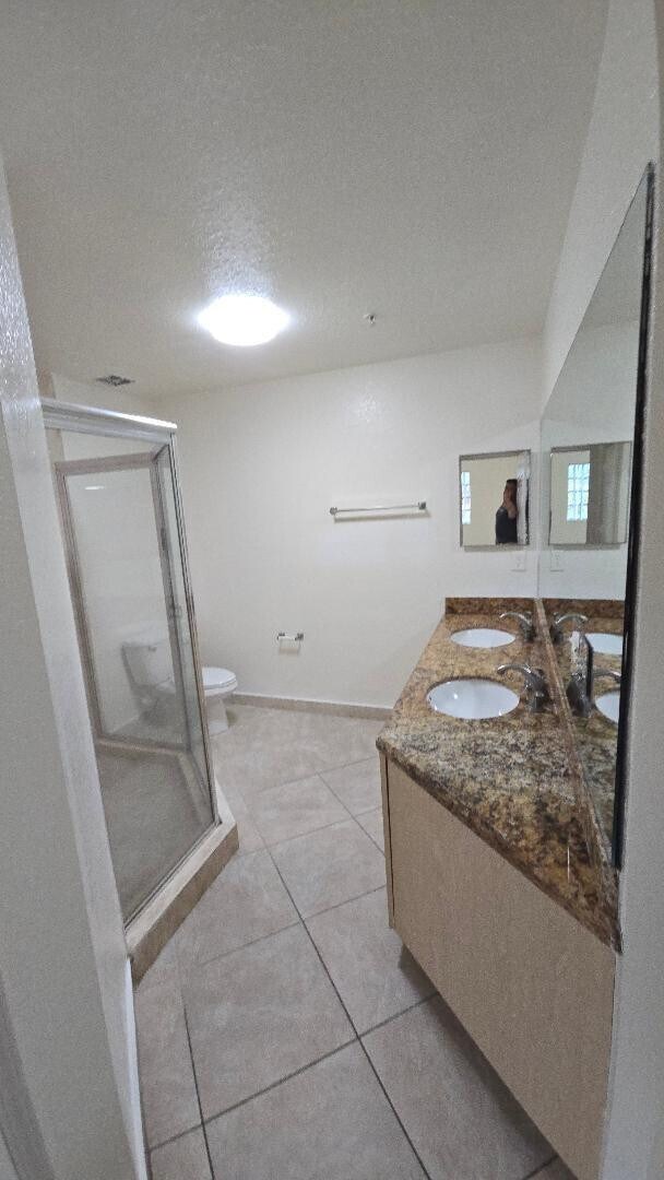 Building Photo - 2801 Riverside Dr