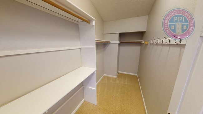 Building Photo - Beaverton / Stylish Open Floor-Plan - 5 Bedrooms, 3 Car Garage, Central Air