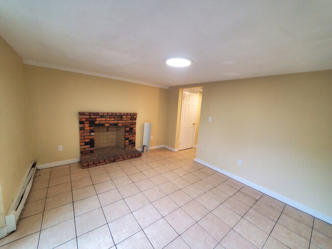 Building Photo - 23 Suffolk St