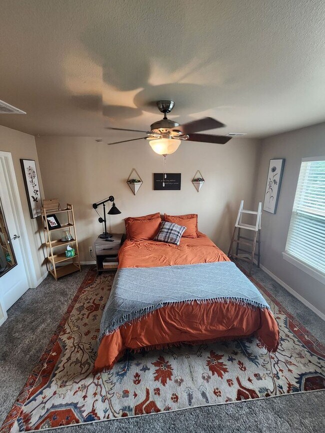 Building Photo - Beautiful Home in Pine Creek