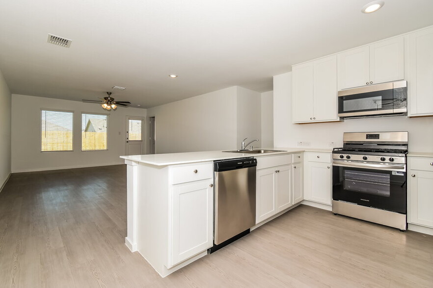 Building Photo - 1718 Crossbill St