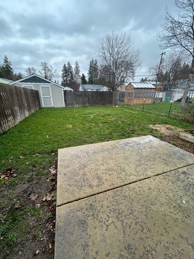 Building Photo - Spacious 3 Bedroom 2.5 Bath Duplex in Post Falls