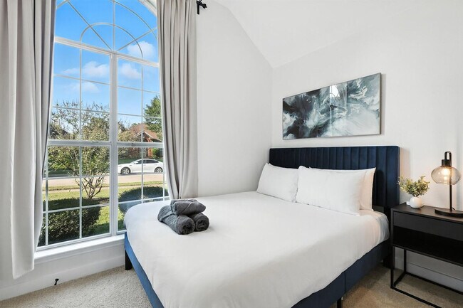 Building Photo - 11911 Rocky Point Dr