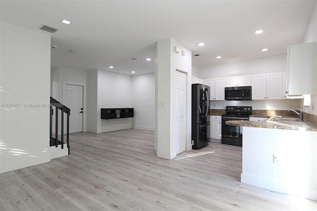 Building Photo - 9390 SW 222nd Way