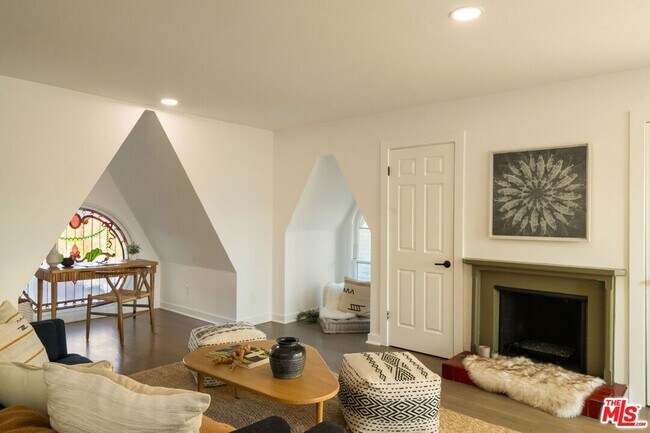 Building Photo - 2622 2nd St