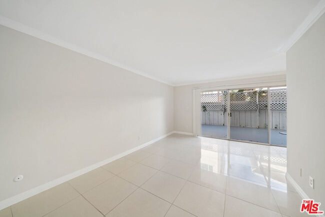 Building Photo - 7545 Hampton Ave