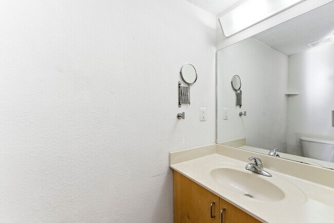 Building Photo - 387 Ralph McGill Blvd NE