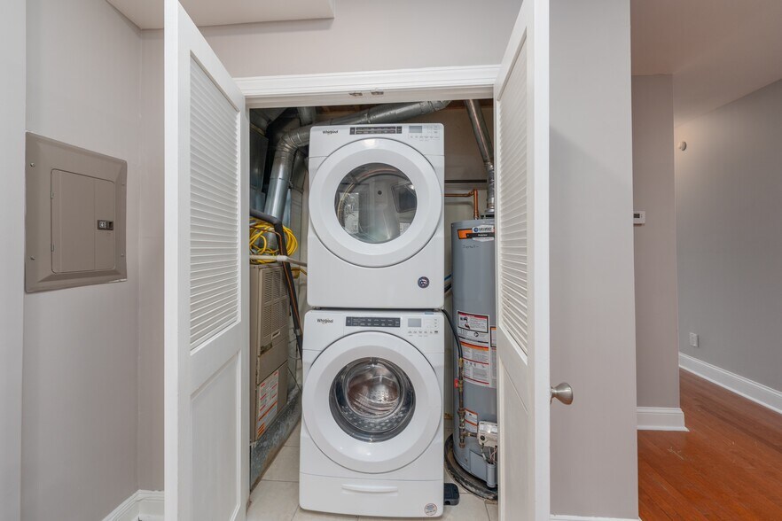 Laundry - 2248 Brookfield Ave