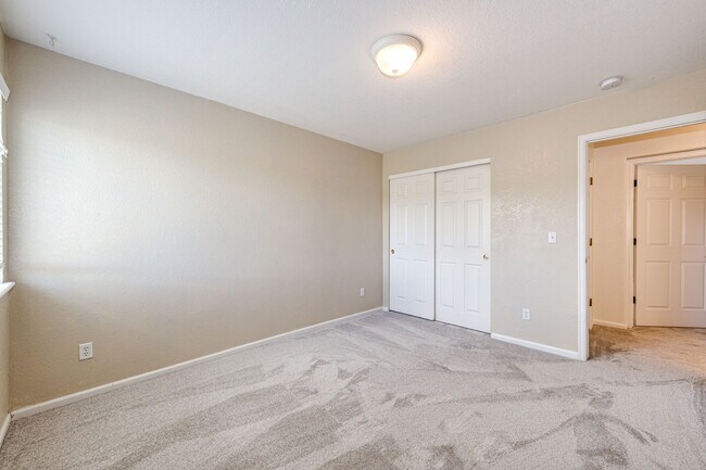 Building Photo - 9476 Morning Glory Way
