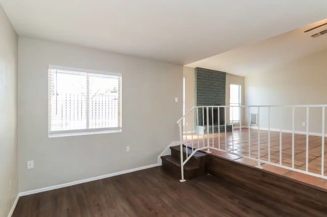 Building Photo - 1808 W Curry Dr