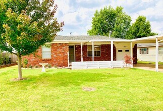 Building Photo - Charming 3BD 1BA Home in Yukon!!