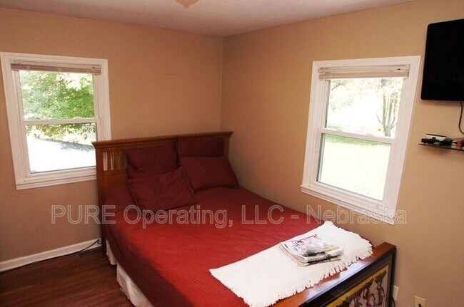 Building Photo - 5851 S 51st St