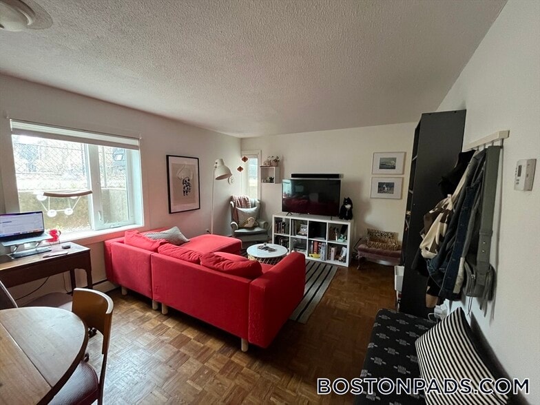 Building Photo - 524 Putnam Ave