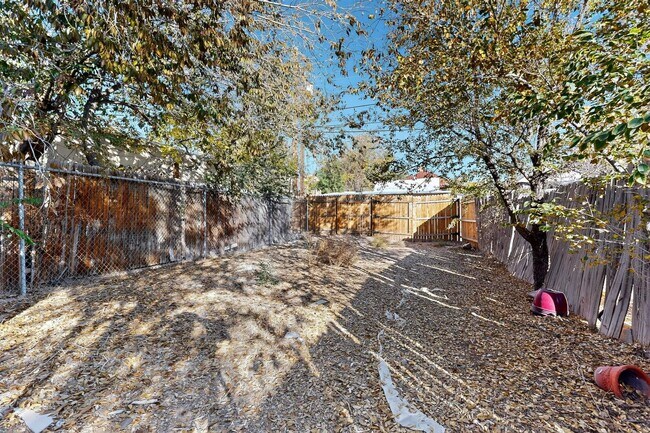 Building Photo - Historic Bungalow House 2 Bedroom 1 Bath- MOVE-IN Special