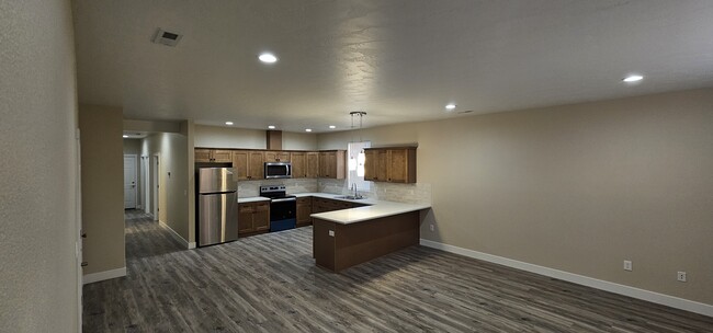 Entrance to living room and kitchen - 4473 Jackie Dr NE