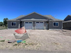 Building Photo - MPH-Maroon Drive