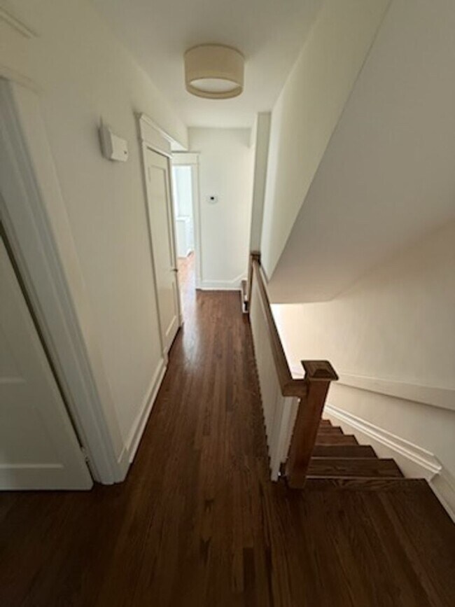 Building Photo - *DREAM LOCATION* 6BR Completely Renovated Duplex