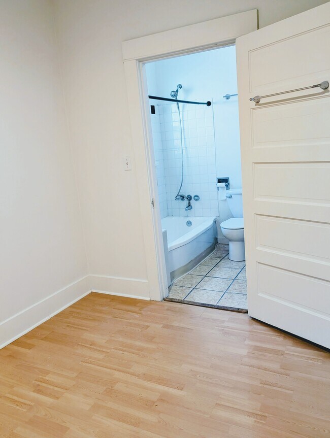 Building Photo - 1403 N 36th St