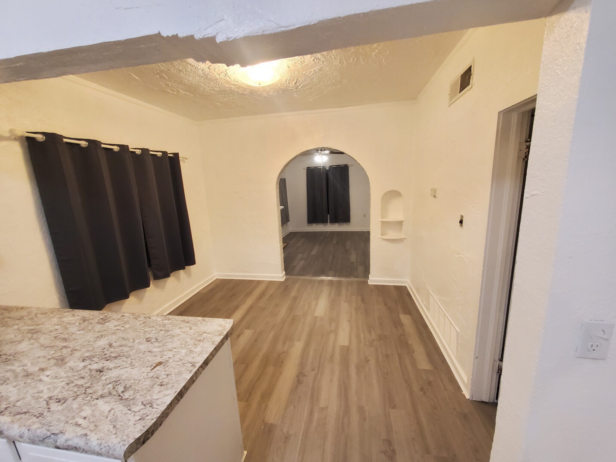 Dinning Room - 2008 N Copia St