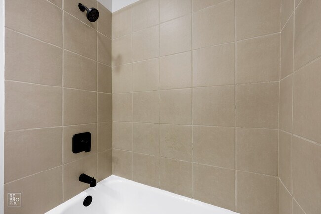 Building Photo - 5019 S St Lawrence Ave 600 E 50th Pl Chicago, IL 60615