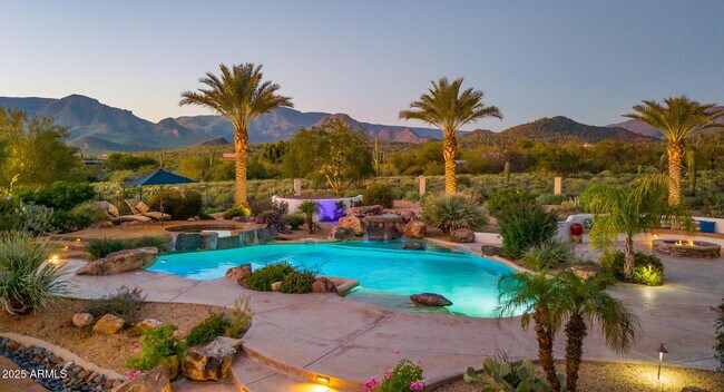 Building Photo - 5910 E Cielo Run S