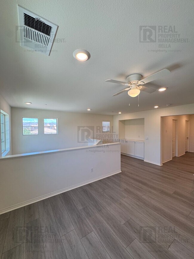 Building Photo - Cul-De-Sac Home in Heritage Lake Featuring Downstairs Bedroom & Bath + Loft
