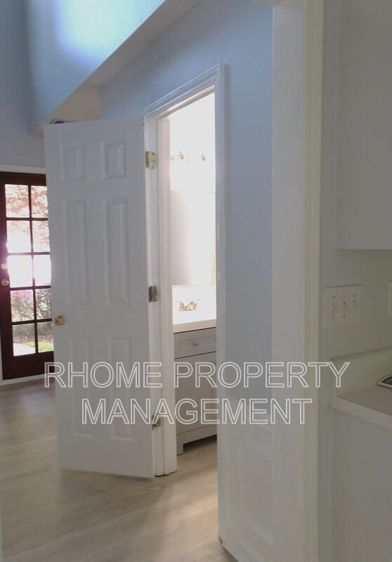 Building Photo - 9050 Brockham Way