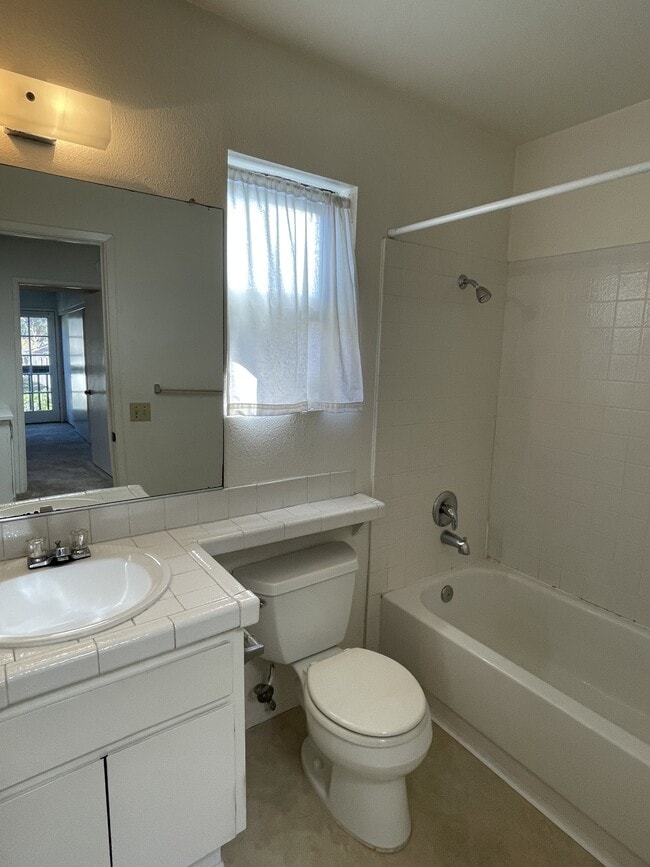 Building Photo - 8722 Villa La Jolla Dr