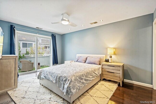 Building Photo - 241-43 Oak Park Dr