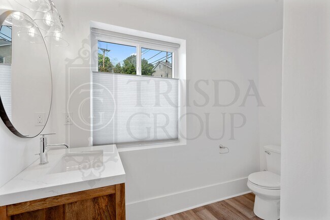 Building Photo - Modern 1 BR Apt in Mt Washington, 2 Off Street Parking Spaces, Private storage, Pets OK, W/D, DW, AC