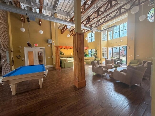 Building Photo - 911 N Orange Ave