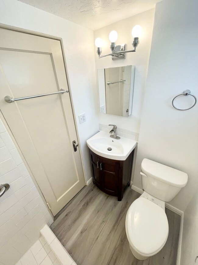 Building Photo - Large 1 bd/1b Basement Apartment in Downtown Caldwell!