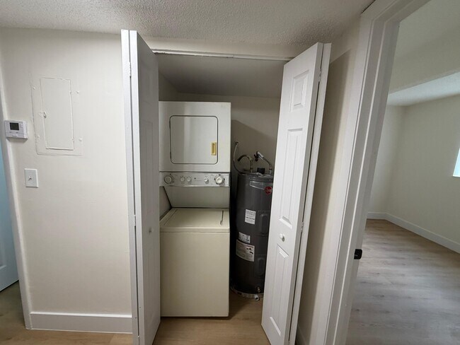 Building Photo - 1105 S Flagler Ave