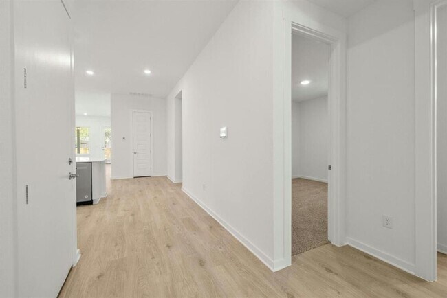 Building Photo - 2309 Magnolia Hl Dr