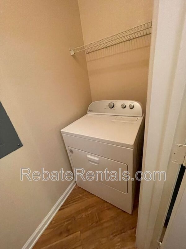 Building Photo - 8290 Gate Pkwy W